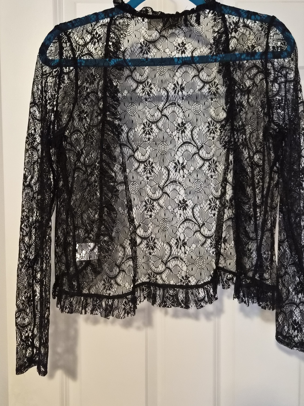 Bettie Page Cropped Lace Bolero - Picture 2 of 9